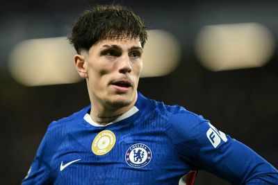 Chelsea star takes Premier League record away from Arsenal rival in feisty draw