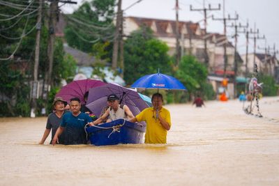 Is it safe to travel to Thailand during severe flooding?