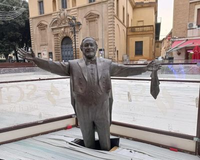 Frozen-in tenor: Italian mayor apologises over Pavarotti statue stuck in ice rink