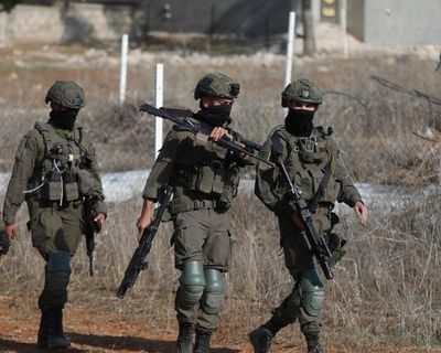 Israeli settlers attack and rob Italian and Canadian volunteers in West Bank