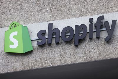 Shopify down as outage reports pour in from around the world on Cyber Monday
