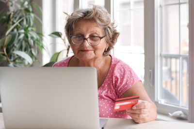 10 Reasons Boomers Are Shopping on Temu Like It’s a Gold Rush