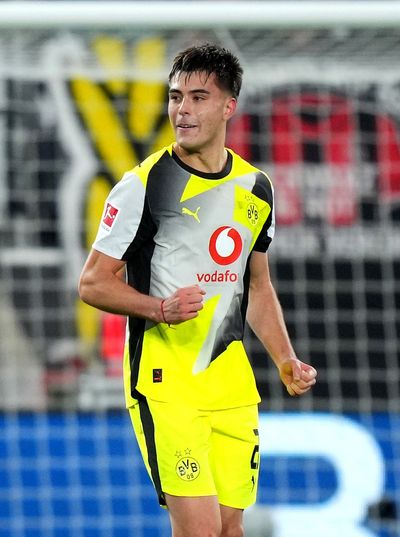 Aaron Anselmino: Borussia Dortmund plan Chelsea transfer talks as loanee hits form