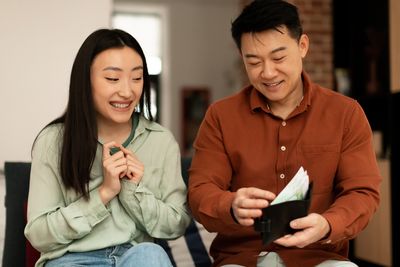 10 Times Lending Money to a Friend Turns Into a Regret Story