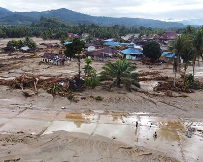Death toll from Indonesia floods passes 700 as 1 million evacuated