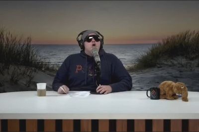 Right-wing podcast bro slams Sean Duffy air travel dress code: ‘Nobody has any money!’