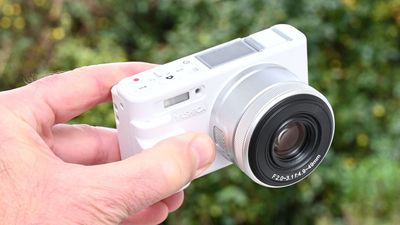 Yashica City 200 compact review: twice as good as City 100? It depends if 10x is better than 3x