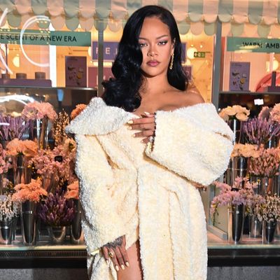 Rihanna’s Layered Lob Brings an Edgy Haircut to Gala Season