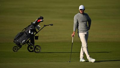 McIlroy sets cat among birdies at Royal Melbourne