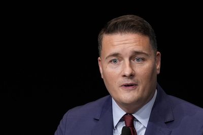 Public opposition to doctors’ strike at record high as Streeting hits out at ‘irresponsible’ Christmas walkout