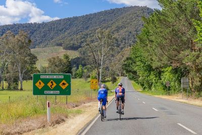Tour of Bright: The club-run race that's got Oscar Onley, Brodie Chapman and Luke Plapp pinning on a number in December