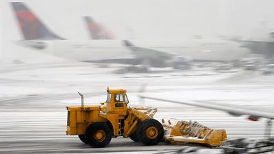 Over 5,300 flights disrupted as first US nor’easter brings heavy snow to Midwest and Northeast