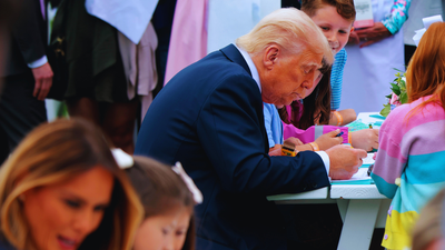 Donald Trump knows the difference between a cow and a horse. America, please bow to your incredible president