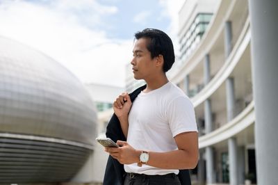How A Fresh Shirt Changes Professional Interaction Instantly