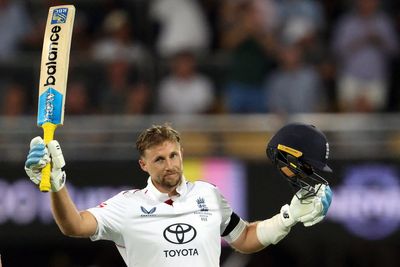 Ashes 2025 live score: Root and Archer boost England with late blitz after Starc’s pink-ball masterclass