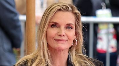 Michelle Pfeiffer's Strikingly Simple Table Centerpiece Is An Elegant Vision of Holiday Entertaining Made Easy – Anyone Can Recreate It