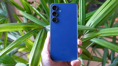 The Galaxy S25 FE has all the looks of the Galaxy S25 Plus, but none of the snap