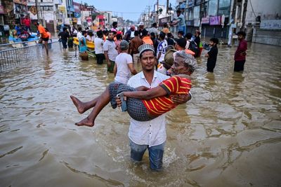 Asia floods: Death toll crosses 1,500 as rescuers race to reach isolated villages