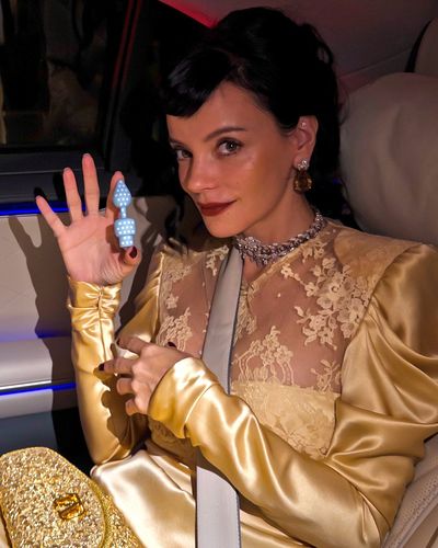 It looks like Lily Allen is selling butt plugs