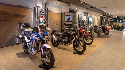 AI Won't Save Your Failing Dealership. Not Being an Awful Human Will