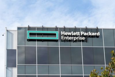 How To Earn $500 A Month From Hewlett Packard Enterprise Stock Ahead Of Q4 Earnings