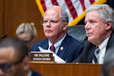 House panel approves broadband permitting overhaul - Roll Call