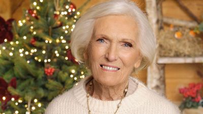 Mary Berry gets snuggly in snowy white jumper and scarf - and just looking at this combination makes me feel cosy