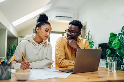 12 Money Tips Every One-Income Family Needs to Hear