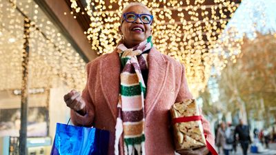 7 Holiday Shopping Tricks That Actually Save You Hundreds, From a Consumer Finance Expert