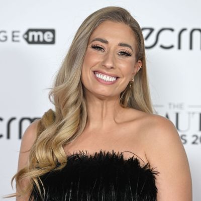 I’m calling it, Stacey Solomon’s Christmas doorscape is the best of the season – her humongous XL bow makes it a showstopper