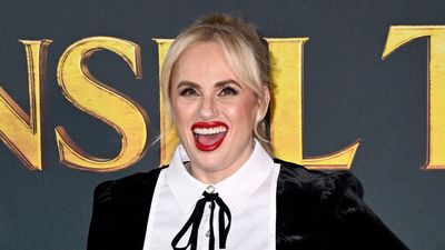 Rebel Wilson proves this trio of colours delivers instant festive glam, it's a style tip not to ignore