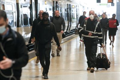 London travel news LIVE: Trains into Charing Cross station halted by broken train