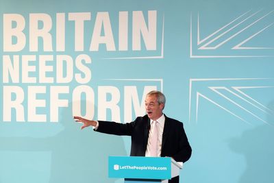 Holocaust survivors call on Farage to apologise for alleged racist abuse