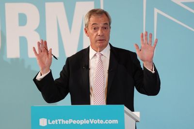 Holocaust survivors call on Nigel Farage to apologise for alleged racist abuse