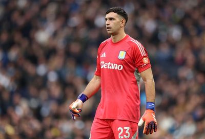 Emi Martinez injury latest as Aston Villa star in race for Arsenal reunion