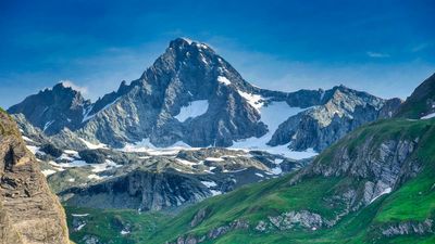 36yo charged with manslaughter after abandoning his girlfriend on a mountain, a webcam caught her final moments