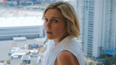 Pluribus episode 6 features the wildest cameo I've seen in 2025, and nobody realized it was foreshadowed weeks ago