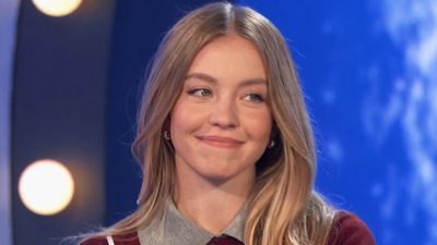 I Can’t Get Over Sydney Sweeney’s BTS Photos That Prove How Excited She Was To Be On Celebrity Family Feud