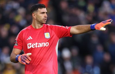 Arsenal: Aston Villa drop huge Emiliano Martinez injury update after worrying Unai Emery admission