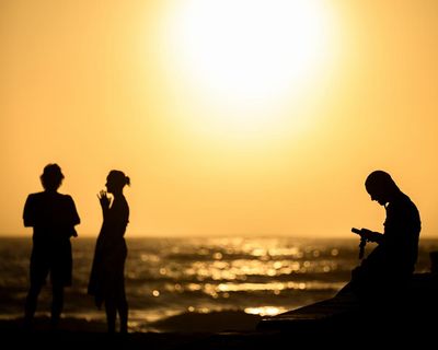 Australia swelters in severe heatwave as bushfires burn and dry lightning risks new blazes