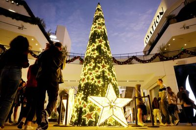 Experts reveal three ways to finance your holiday spending