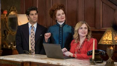 After Ghosts' Stars Earned Impressive Awards Attention, I Need Their Characters To Revisit Their Relationship ASAP