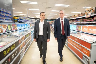 Ex-Tory Iceland boss Richard Walker set to become Labour peer