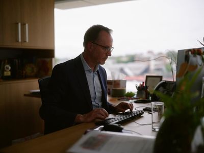 Tax-minimising lawyer to ferocious Greens warrior: how an elevator ride changed David Shoebridge’s life