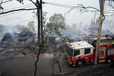 Anthony Albanese warns of ‘difficult’ bushfire season ahead as almost 40 homes lost in NSW and Tasmania
