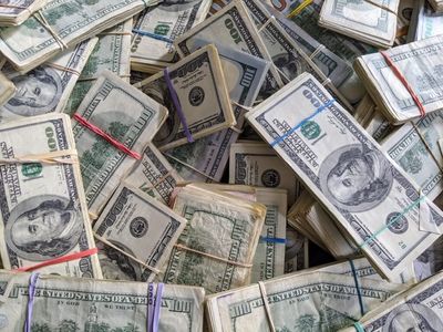 Her Late Husband Was A 'Mattress Saver' For 25 Years And Left Her $100,000. Now She's Afraid The IRS Will Come Knocking If She Deposits It