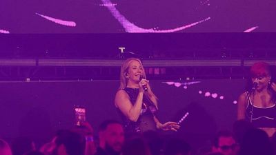 Ellie Goulding takes the stage with a growing baby bump days after her pregnancy reveal