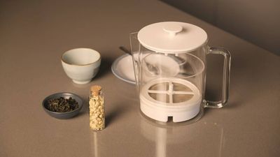 Calling all tea lovers – this ingenious teapot brews the perfect cuppa without electricity