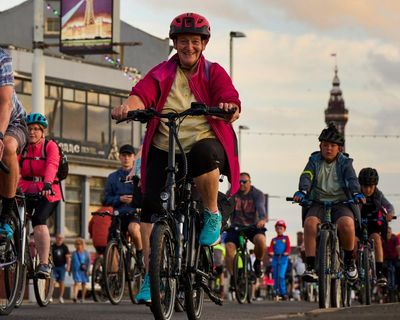 Active travel groups call for clear targets on walking and cycling in England