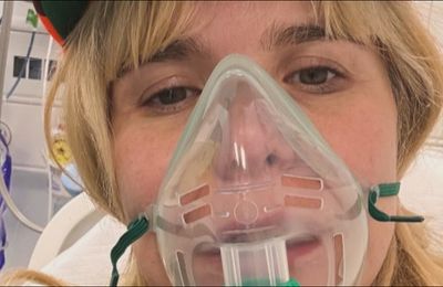 Pregnant Paloma Faith in hospital dash